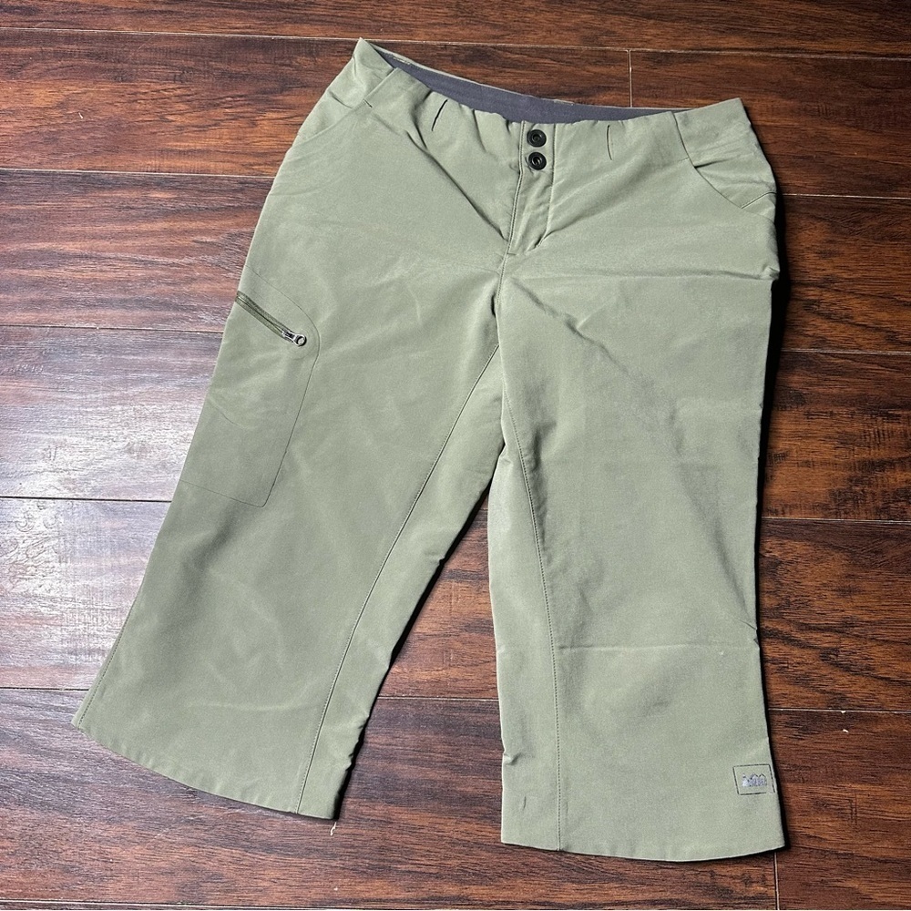 REI Green Hiking Stretch Fit Capri Pants
